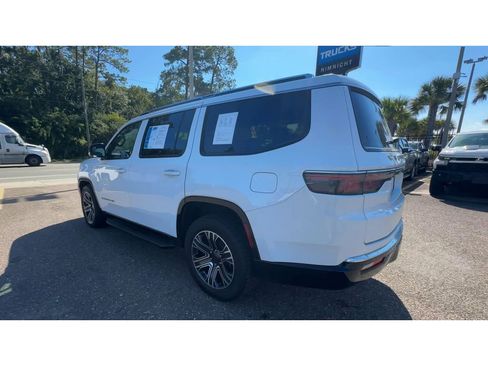 Used 2024 Jeep Wagoneer Series II w/ Flexible Seating Group image 4