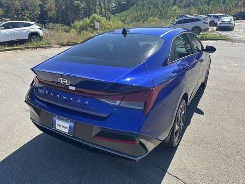 New 2025 Hyundai Elantra SEL image 5