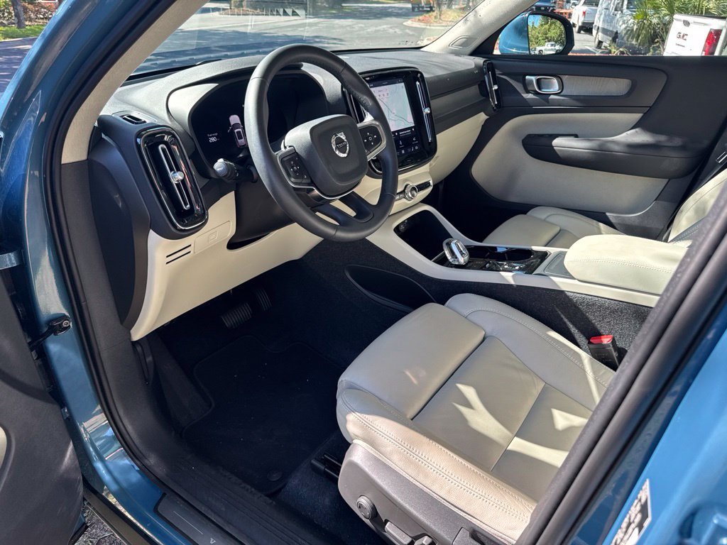 Used 2024 Volvo XC40 B5 Plus w/ Climate Package AWD/4WD image 19