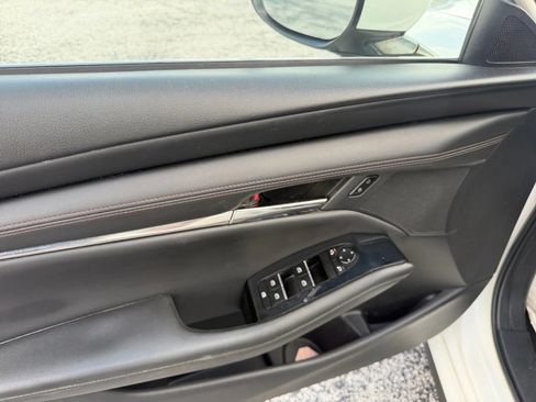Used 2019 MAZDA MAZDA3 Hatchback FWD image 11