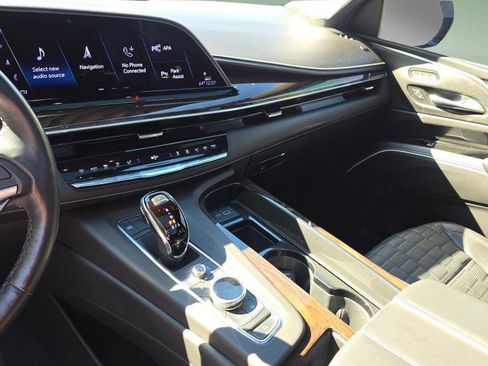 Certified 2022 Cadillac Escalade Sport Platinum w/ LPO, ONYX Package image 18