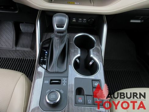 Used 2023 Toyota Highlander Platinum image 22