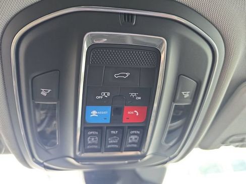 Used 2022 Jeep Grand Cherokee L Limited AWD/4WD image 24