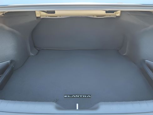 Used 2025 Hyundai Elantra SEL image 8