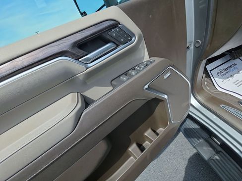 Used 2025 Chevrolet Silverado 2500 LTZ w/ LTZ Plus Package image 13