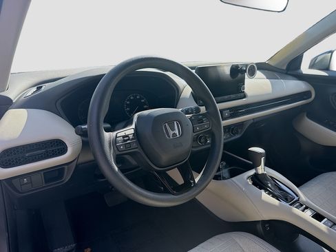 Used 2024 Honda HR-V LX image 9
