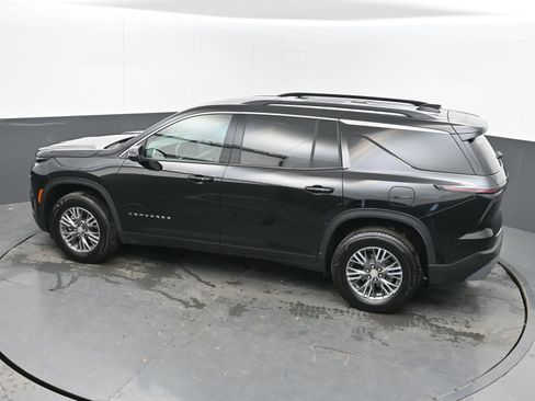 Used 2025 Chevrolet Traverse LT image 37