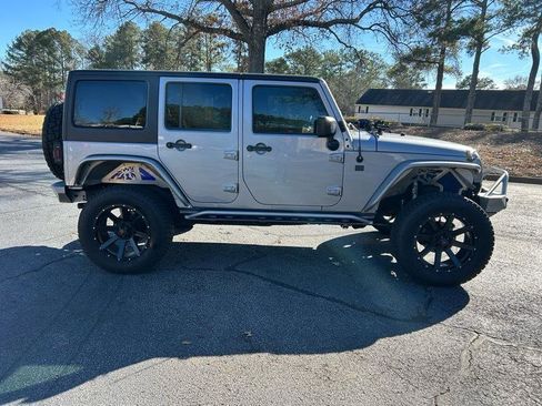 Used 2016 Jeep Wrangler Unlimited Sahara w/ Connectivity Group AWD/4WD image 6