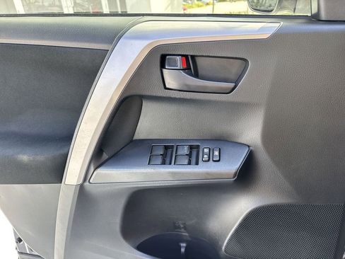 Used 2017 Toyota RAV4 LE FWD image 39