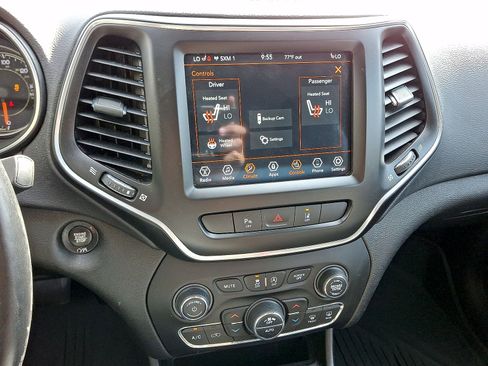Used 2021 Jeep Cherokee Latitude Lux w/ Comfort/Convenience Group AWD/4WD image 19