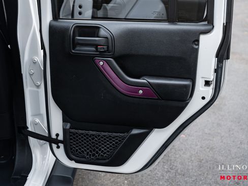 Used 2016 Jeep Wrangler Unlimited Sahara image 33