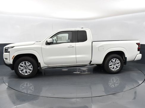 New 2024 Nissan Frontier SV w/ SV Convenience Package image 4