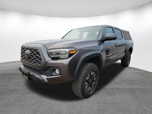 Used 2020 Toyota Tacoma TRD Off-Road w/ TRD Premium Off Road Package image 3