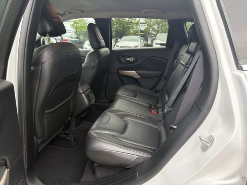 Used 2017 Jeep Cherokee Limited w/ Technology Group AWD/4WD image 7