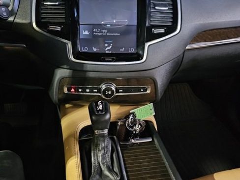 Used 2017 Volvo XC90 T6 Momentum w/ Vision Package image 34