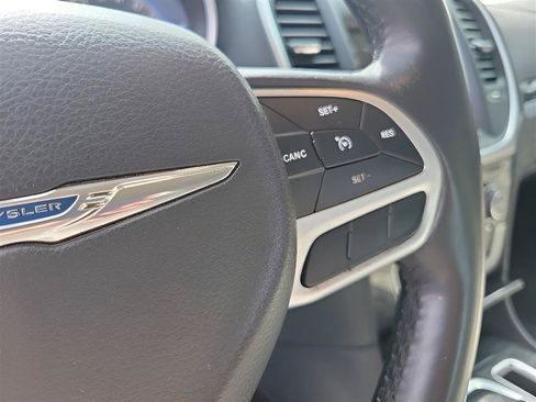 Used 2018 Chrysler 300 Touring L AWD/4WD image 11