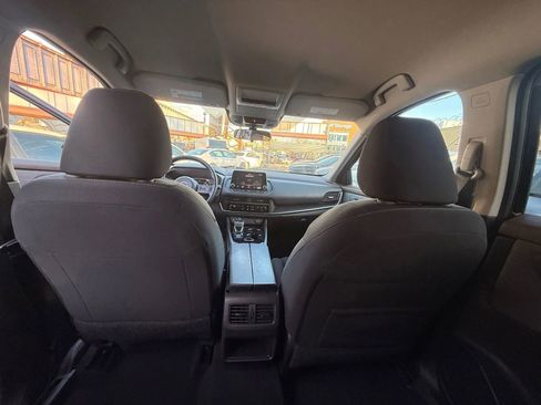 Used 2023 Nissan Rogue S image 27