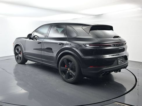 Certified 2025 Porsche Cayenne S AWD/4WD image 3