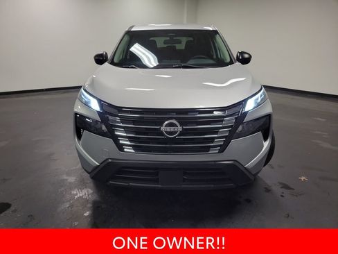 Used 2024 Nissan Rogue S image 3