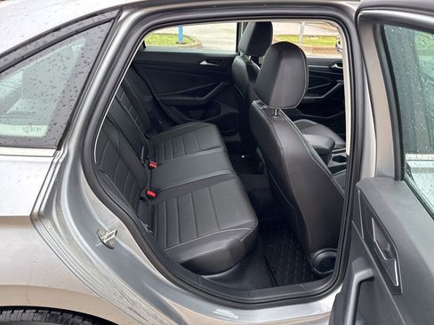 Used 2023 Volkswagen Jetta SE image 12