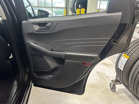 Used 2022 Ford Escape SE w/ SE Sport Appearance Package image 35