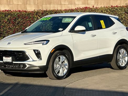 Certified 2025 Buick Encore GX Preferred image 8