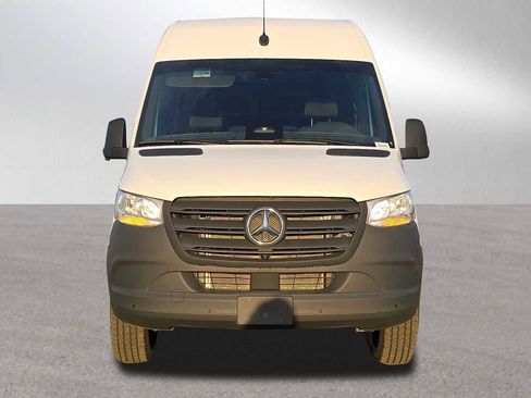 Used 2025 Mercedes-Benz Sprinter 2500 image 8