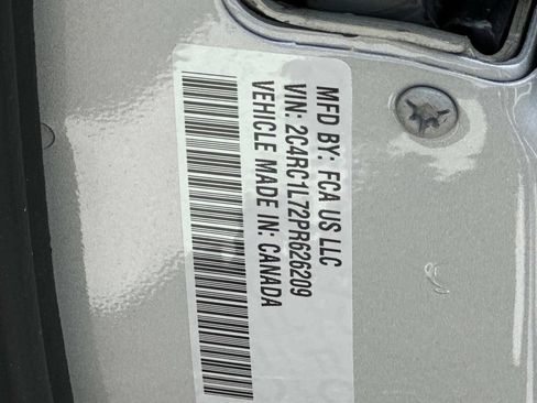 Used 2023 Chrysler Pacifica Touring-L FWD image 30