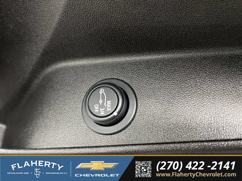 Used 2023 Chevrolet Equinox RS w/ LPO, Floor Liner Package FWD image 21