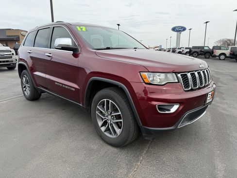 Used 2017 Jeep Grand Cherokee Limited image 2