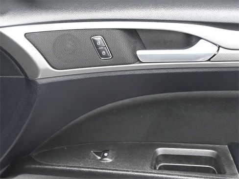 Used 2019 Ford Fusion SE image 34