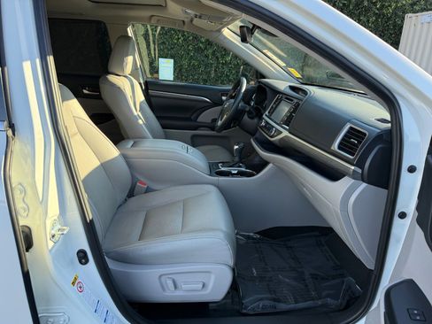 Used 2019 Toyota Highlander Limited image 20