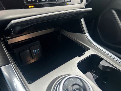 Used 2022 Ford Explorer XLT w/ Equipment Group 202A image 29