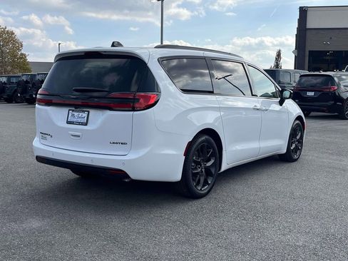 New 2026 Chrysler Pacifica Limited w/ S Appearance Package image 13