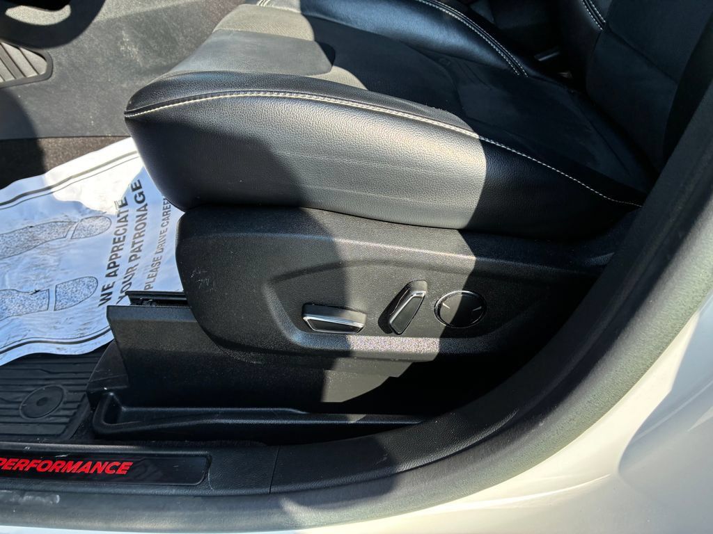 Used 2019 Ford Edge ST w/ Equipment Group 401A AWD/4WD image 9