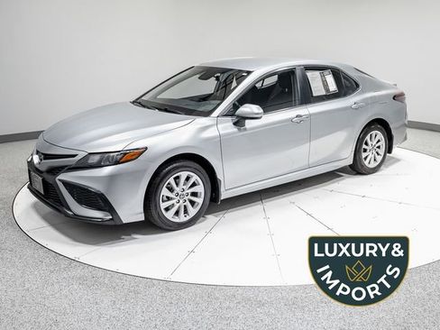 Used 2024 Toyota Camry SE FWD image 1