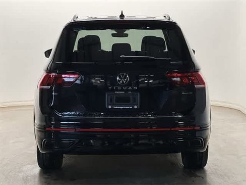 Certified 2022 Volkswagen Tiguan SE R-Line image 4
