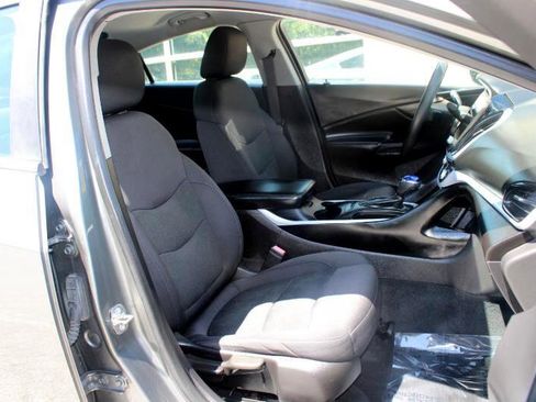 Used 2017 Chevrolet Volt LT image 10