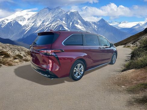 Used 2023 Toyota Sienna Platinum image 5