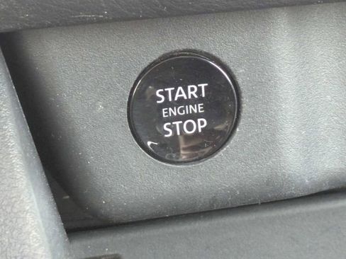 Used 2024 Nissan Rogue S image 31