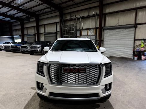 Used 2021 GMC Yukon XL Denali w/ Denali Ultimate Package AWD/4WD image 10