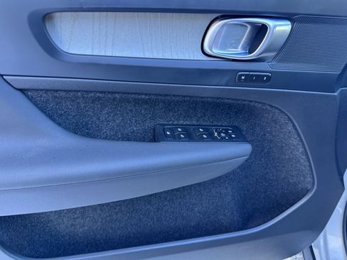 Used 2024 Volvo XC40 B5 Plus image 17