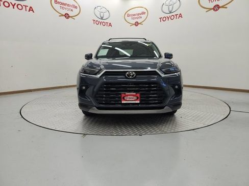 Used 2025 Toyota Grand Highlander AWD image 4