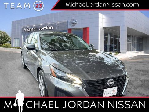 Certified 2025 Nissan Altima 2.5 S image 1