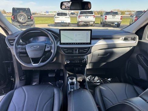 Certified 2025 Ford Escape Platinum w/ Premium Technology Package image 27