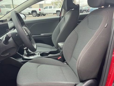 Used 2025 Kia K4 LXS image 25