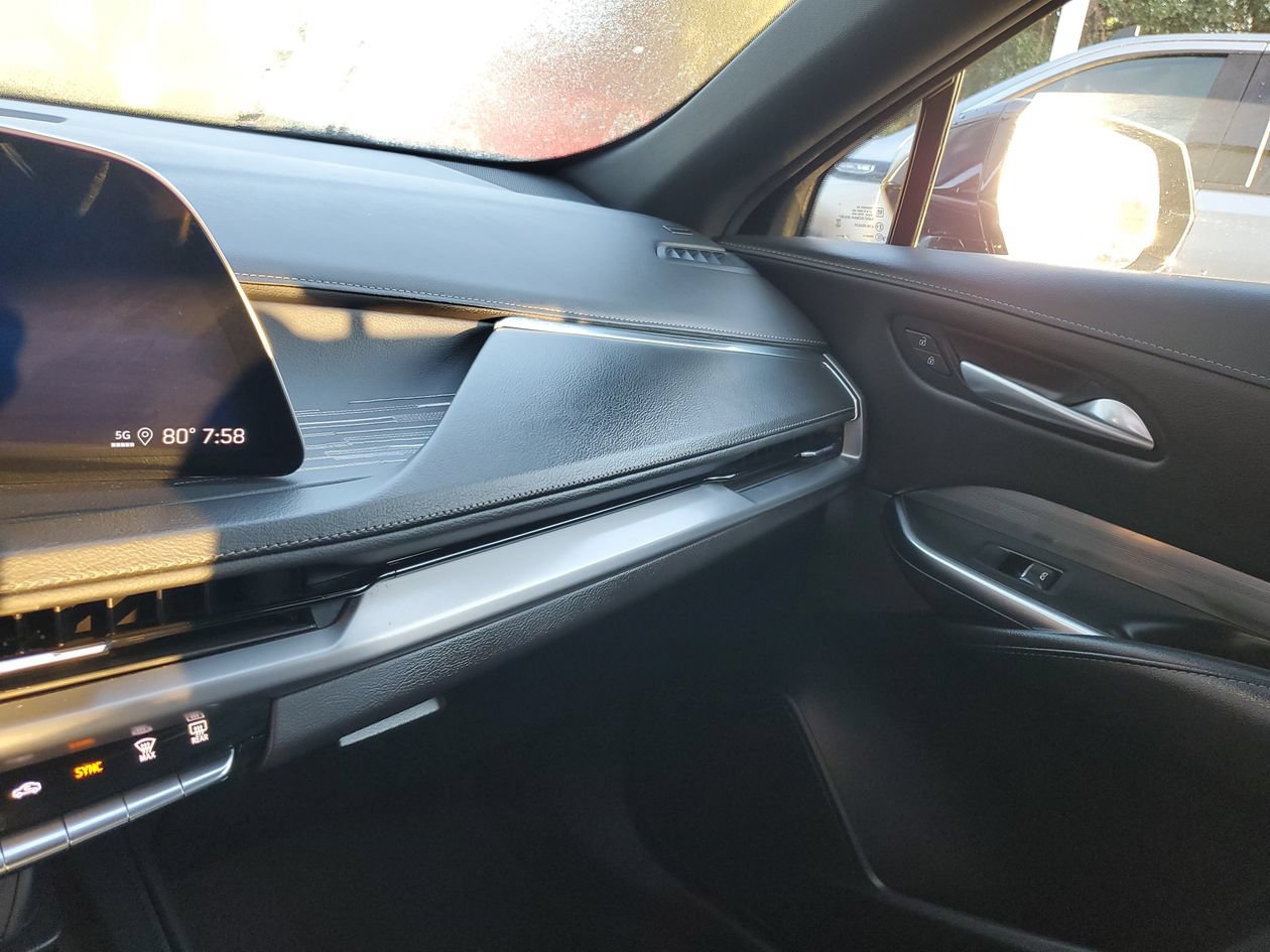 Used 2025 Cadillac XT4 Premium Luxury FWD image 25