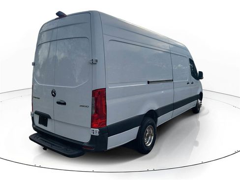 Used 2021 Mercedes-Benz Sprinter 3500 image 3