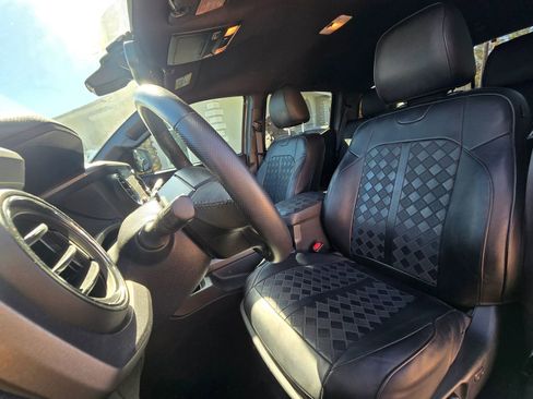 Used 2020 Toyota Tacoma TRD Sport w/ Technology Package image 10