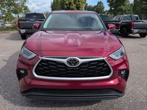 Used 2025 Toyota Highlander LE FWD image 9